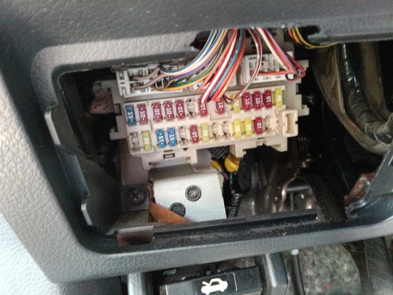 2010 Nissan Altima Cabin Interior Fuse Box Relay Panel