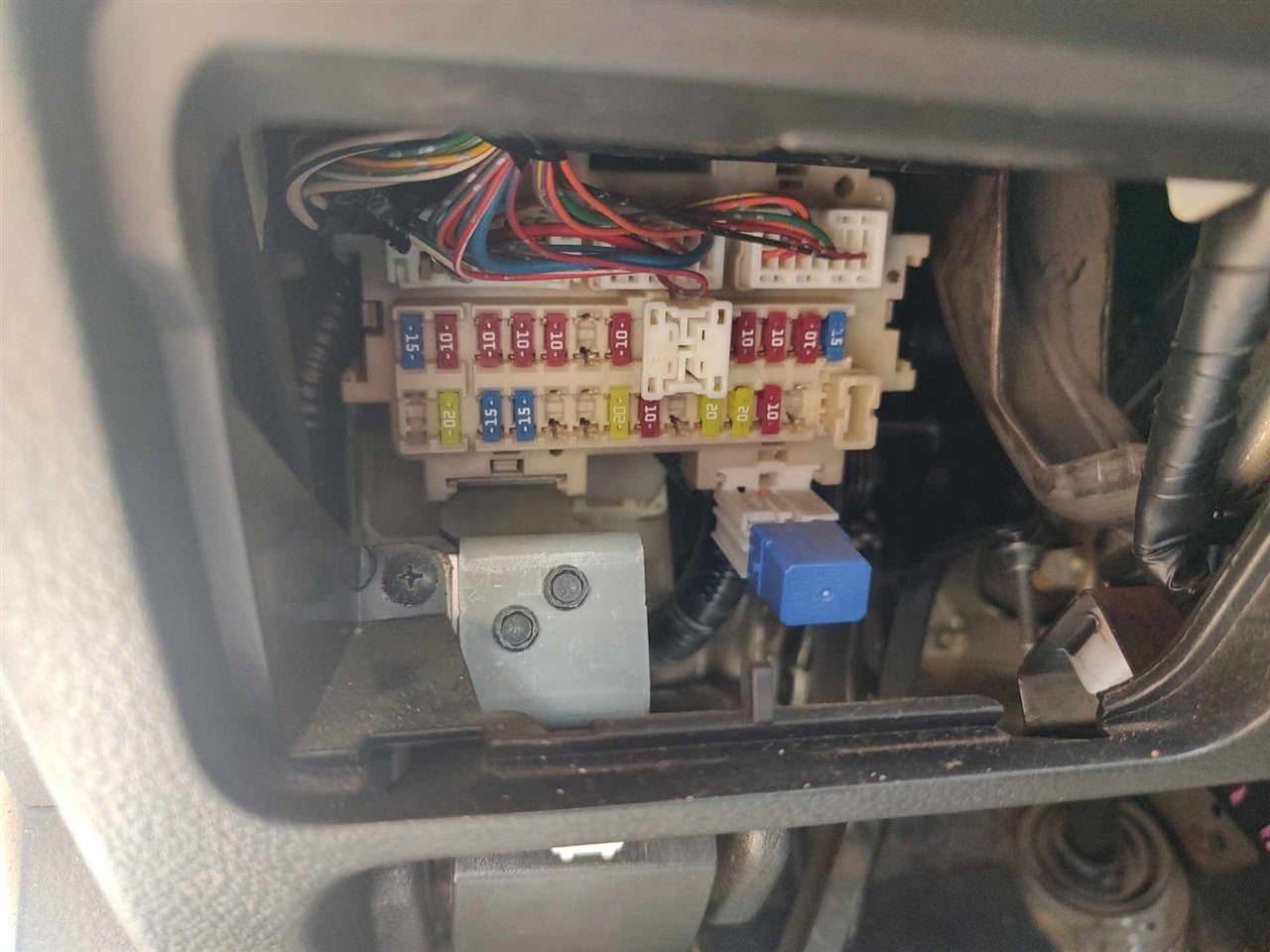 2012 Nissan Maxima Cabin Interior Fuse Box Relay Panel