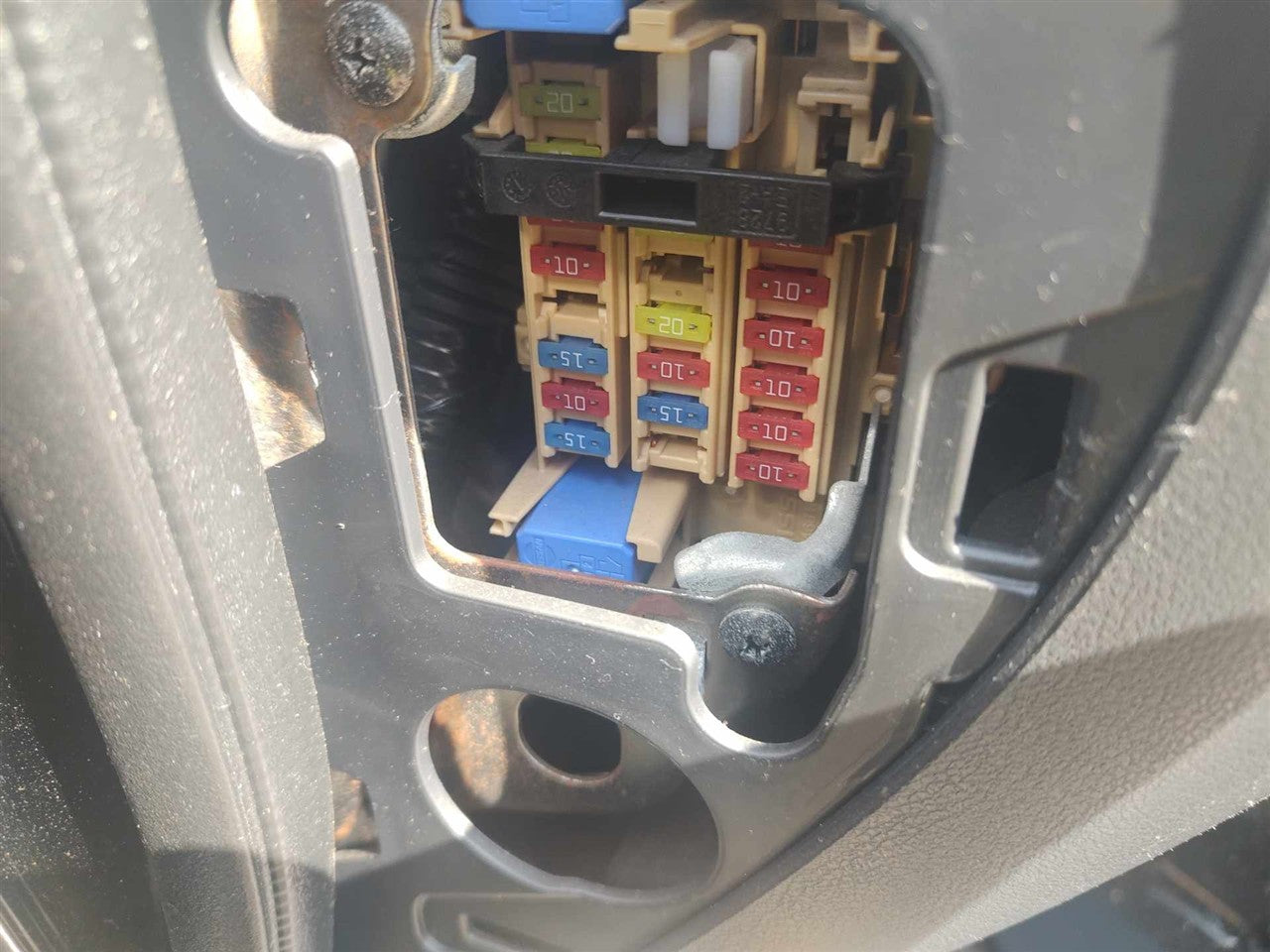 2016 Nissan Versa Cabin Interior Fuse Box Relay Panel