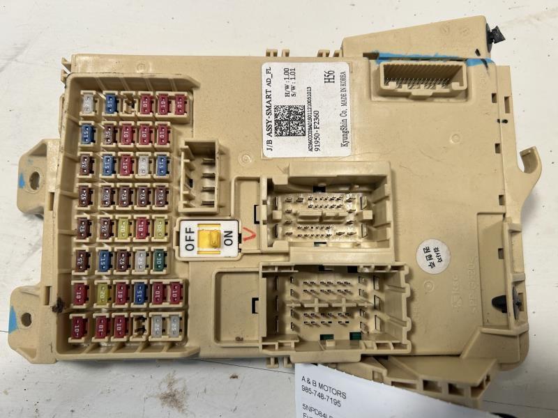 2019 Hyundai Elantra Cabin Interior Fuse Box Relay Panel