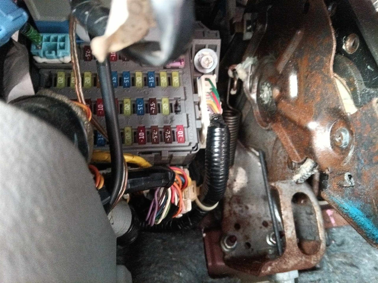 2008 Honda CR V Cabin Interior Fuse Box Relay Panel