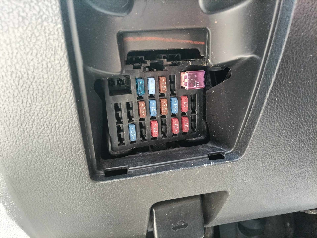 2008 Mazda CX7 Cabin Interior Fuse Box Relay Panel