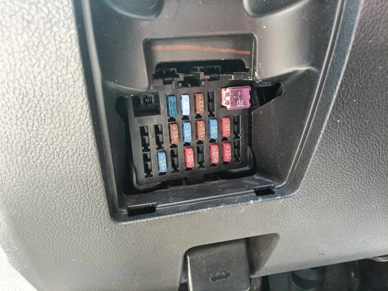2008 Mazda CX7 Cabin Interior Fuse Box Relay Panel