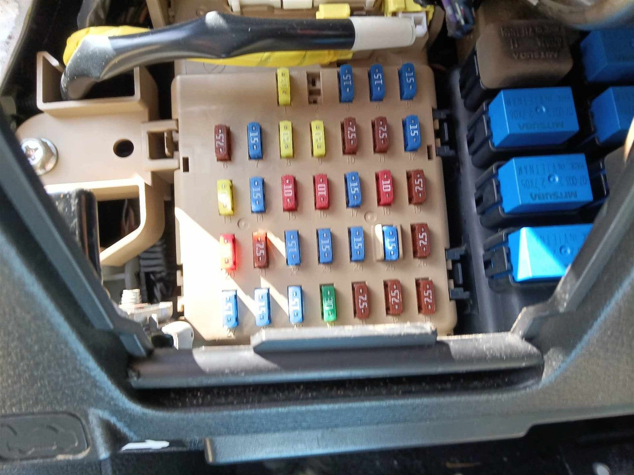 2008 Subaru Legacy Cabin Interior Fuse Box Relay Panel