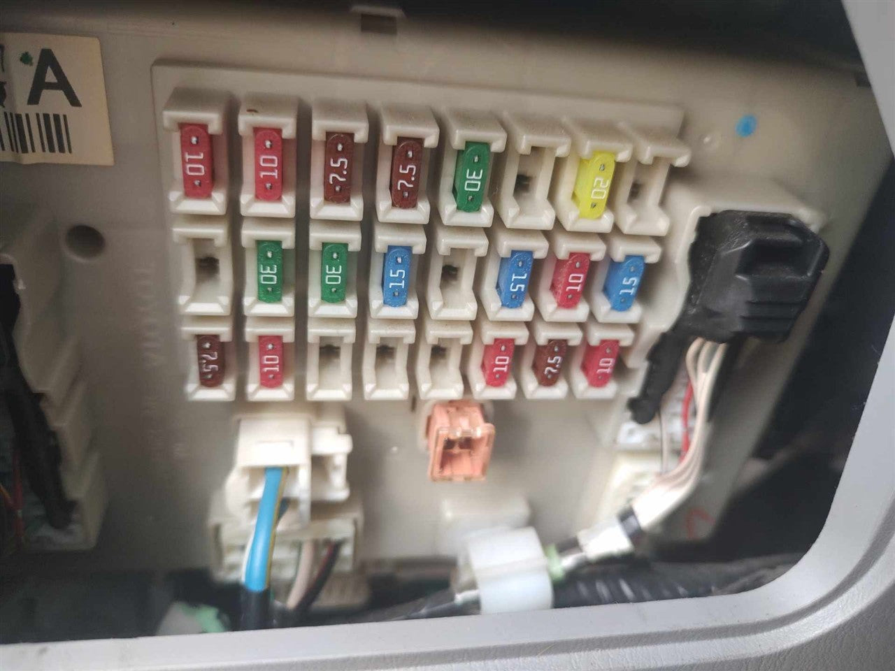 2004 Toyota 4 Runner Cabin Interior Fuse Box Relay Panel