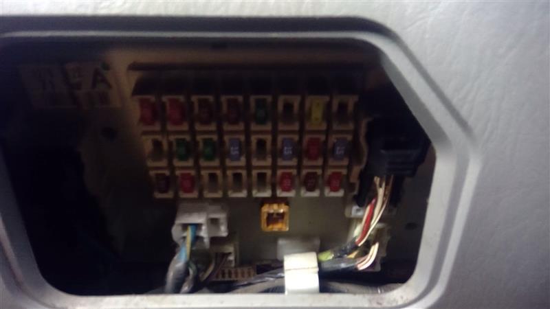 2003 Toyota 4 Runner Cabin Interior Fuse Box Relay Panel
