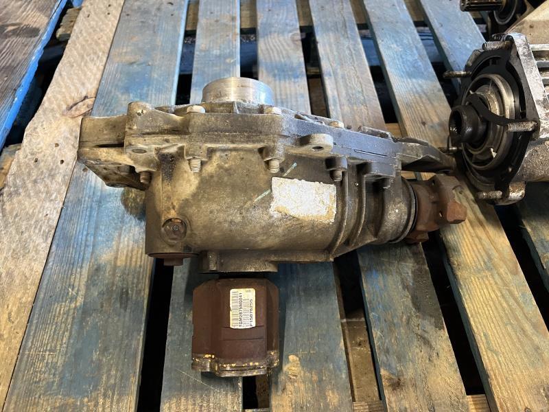 2002 thru 2009 Chevrolet Trailblazer, GMC Envoy, Isuzu Ascender, Chevrolet Trailblazer EXT and 5 more Carrier Assembly