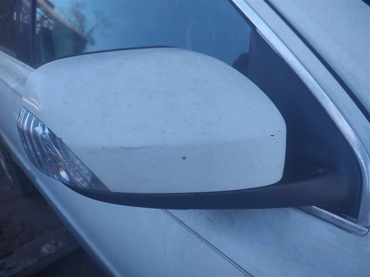 2007 thru 2014 Volvo XC90 Right Passenger Side View Door Mirror Power lighted with turn indicator and memory R