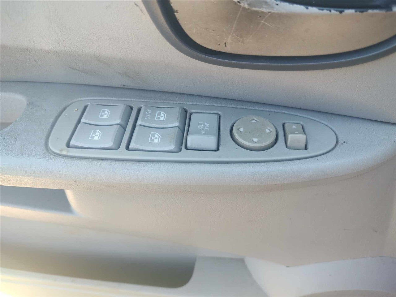 2004 2005 2006 2007 Buick Rendezvous Driver Side Left Front Door Window Master Switch Driver s