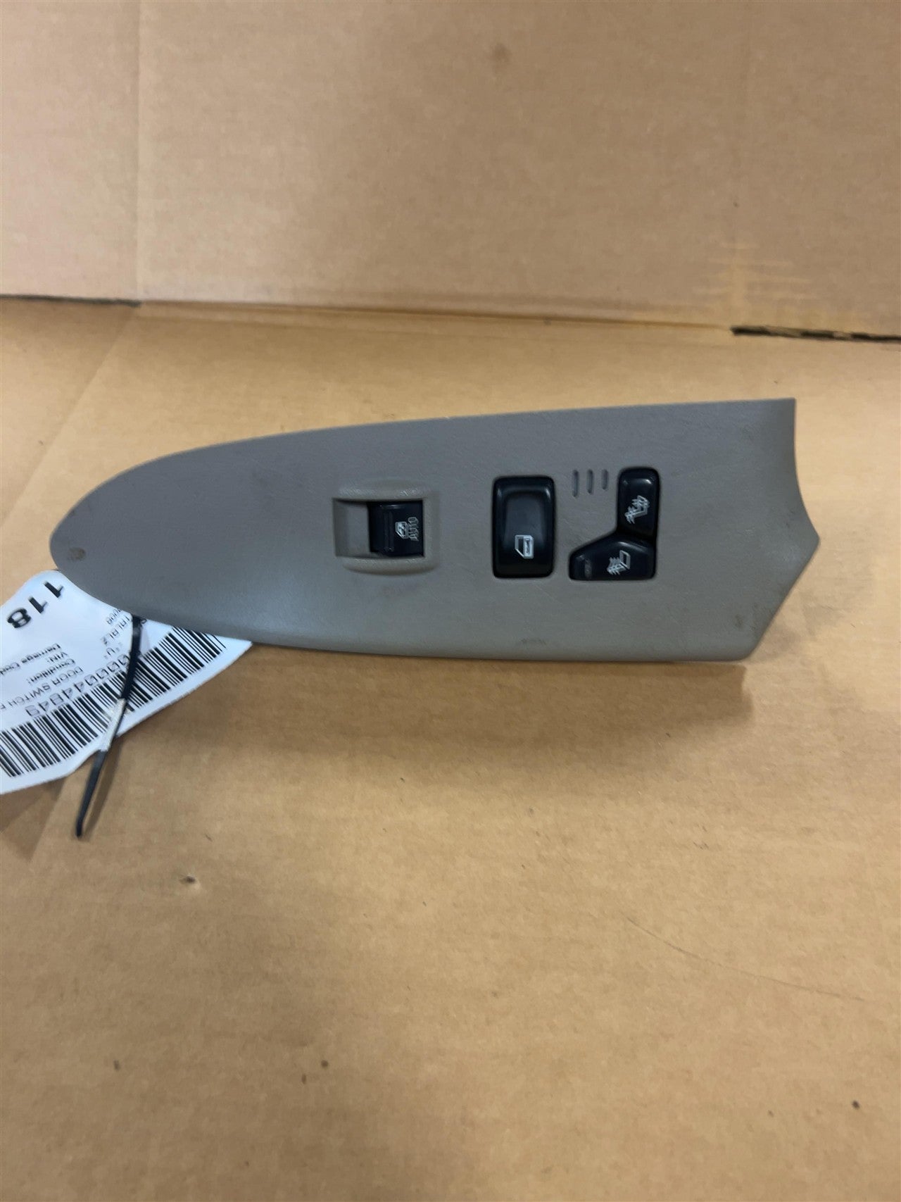 2006 Chevrolet Passenger Side Right Front Door Window Master Switch